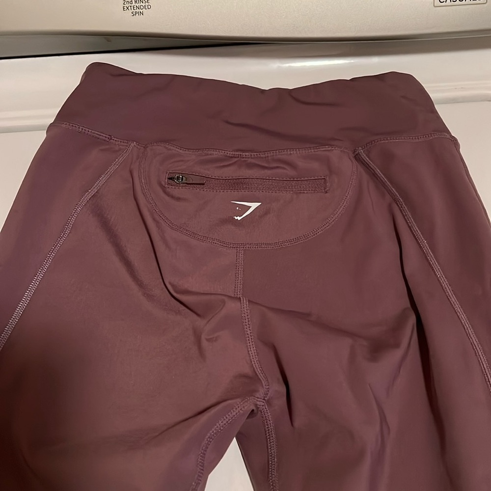 Gym shark leggings